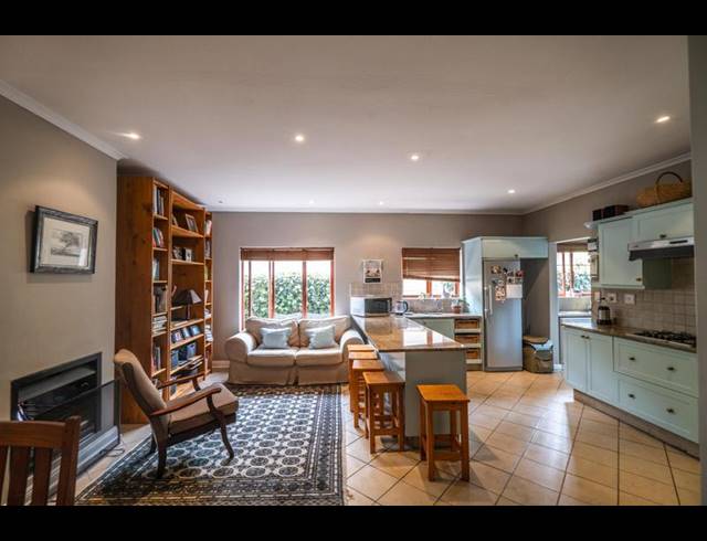 4 BEDROOM HOUSE FOR SALE IN OATLANDS NORTH
